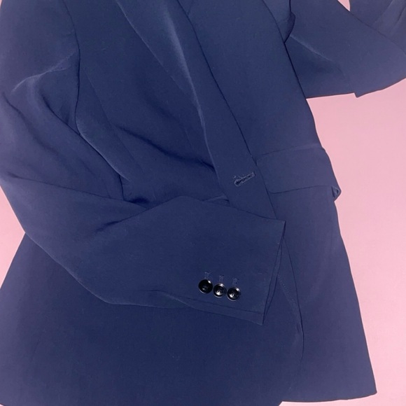 H&M Navy Fitted Blazer with Pockets and Shoulder Padding - Picture 5 of 6